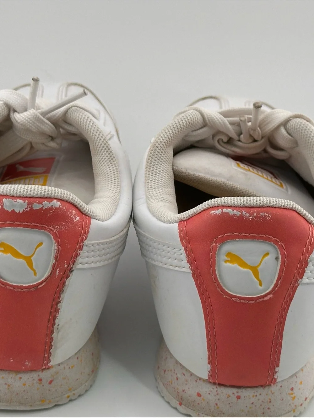 Puma Kids White Low-Top Sneakers with Gold Logo and Speckled Sole